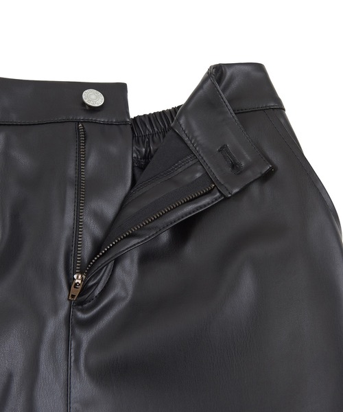 PUNYUS（プニュズ）の「合皮ミニスカート（スカート・レディース・ダークベージュ/オフホワイト/ブラック・1/2/3/4）」の14枚目の写真