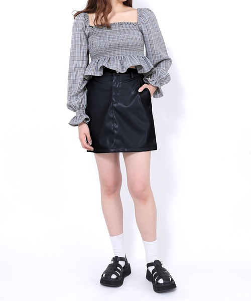 PUNYUS（プニュズ）の「合皮ミニスカート（スカート・レディース・ダークベージュ/オフホワイト/ブラック・1/2/3/4）」の15枚目の写真