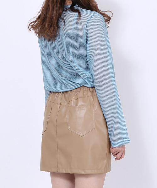 PUNYUS（プニュズ）の「合皮ミニスカート（スカート・レディース・ダークベージュ/オフホワイト/ブラック・1/2/3/4）」の10枚目の写真