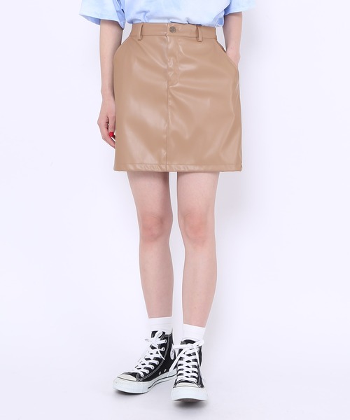 PUNYUS（プニュズ）の「合皮ミニスカート（スカート・レディース・ダークベージュ/オフホワイト/ブラック・1/2/3/4）」の22枚目の写真