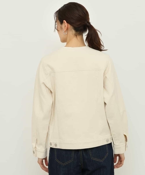 a.v.v（アーヴェヴェ）の「ノーカラーGジャン（デニムジャケット・レディース・ネイビー/アイボリー・40/36/38/34/42）」の19枚目の写真