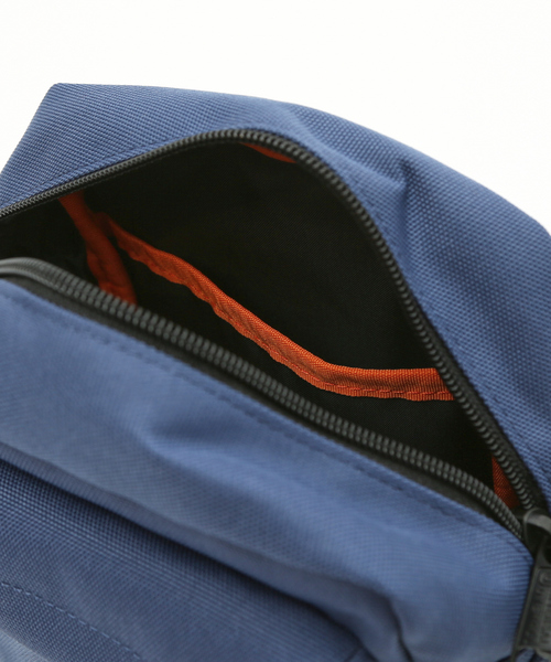 UNIVERSAL OVERALL（ユニバーサルオーバーオール）の「【UNIVERSAL OVERALL / ユニバーサル オーバーオール】スクエア ミニショルダー（ショルダーバッグ・メンズ・チャコールグレー/ブラック/ブルー/エンジ・フリー）」の19枚目の写真