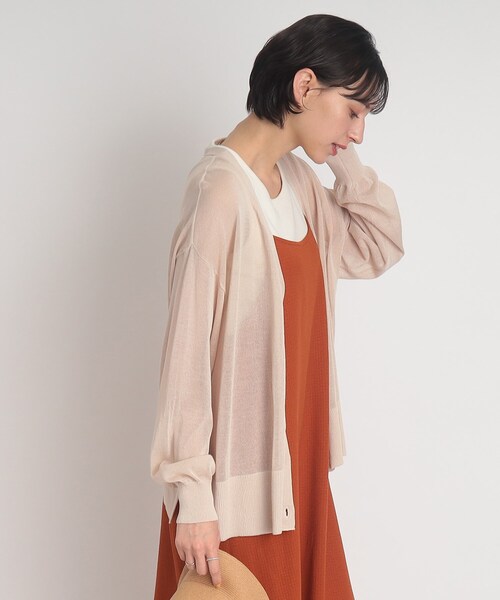 DRESKIP（ドレスキップ）の「◆【接触冷感】シアーでさらりと冷房対策！Vネックニットカーディガン（カーディガン/ボレロ・レディース・ライトグレー/ブラック/ナチュラル/ピンク系/ライトブルー・00）」の3枚目の写真