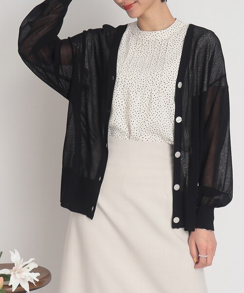 DRESKIP（ドレスキップ）の「◆【接触冷感】シアーでさらりと冷房対策！Vネックニットカーディガン（カーディガン/ボレロ・レディース・ライトグレー/ブラック/ナチュラル/ピンク系/ライトブルー・00）」の2枚目の写真