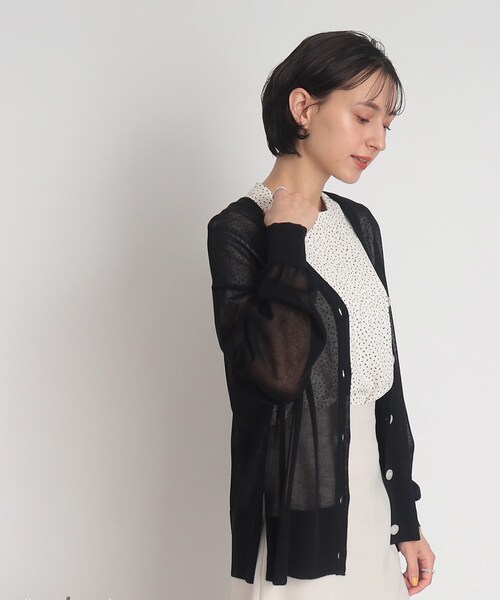 DRESKIP（ドレスキップ）の「◆【接触冷感】シアーでさらりと冷房対策！Vネックニットカーディガン（カーディガン/ボレロ・レディース・ライトグレー/ブラック/ナチュラル/ピンク系/ライトブルー・00）」の7枚目の写真