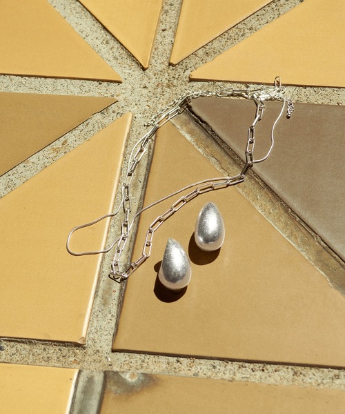 GOLDY（ゴールディ）の「プランプ メタル ドロップ イヤリング（イヤリング・レディース・シルバー/ゴールド系その他/シルバー系その他/ゴールド・FREE）」の13枚目の写真