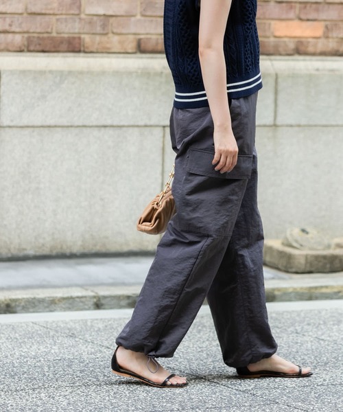 URBAN RESEARCH（アーバンリサーチ）の「ナイロンカーゴパンツ（カーゴパンツ・レディース・カーキ/グレー系その他・36/38）」の19枚目の写真