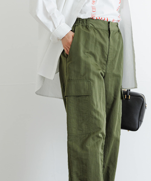 URBAN RESEARCH（アーバンリサーチ）の「ナイロンカーゴパンツ（カーゴパンツ・レディース・カーキ/グレー系その他・36/38）」の15枚目の写真