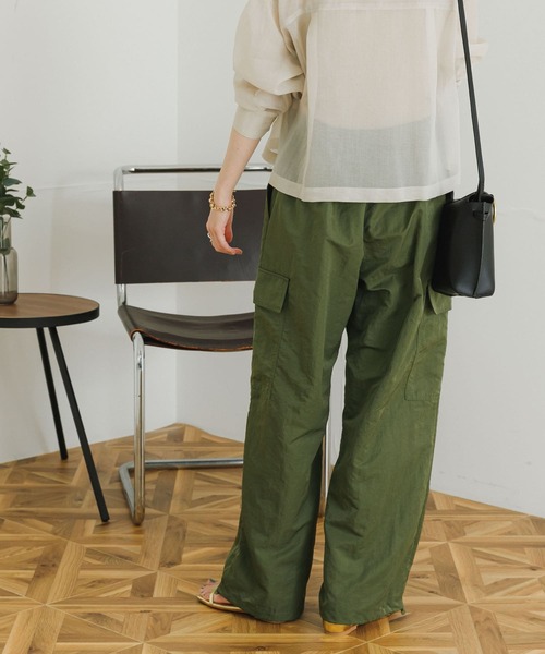URBAN RESEARCH（アーバンリサーチ）の「ナイロンカーゴパンツ（カーゴパンツ・レディース・カーキ/グレー系その他・36/38）」の11枚目の写真