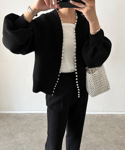 Emma Taylor(エマテイラー)の「パールフォルムニットカーディガン(カーディガン/ボレロ・レディース・ブラック/グレー・FREE)」の11枚目の写真
