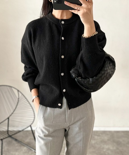 Emma Taylor(エマテイラー)の「パールフォルムニットカーディガン(カーディガン/ボレロ・レディース・ブラック/グレー・FREE)」の14枚目の写真