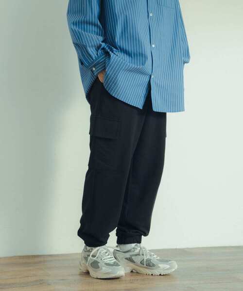 ITEMS URBANRESEARCH（アイテムズ アーバンリサーチ）の「裏毛スウェット カーゴパンツ（スウェットパンツ・メンズ・カーキ/グレー/ブラック・LARGE/MEDIUM）」の2枚目の写真