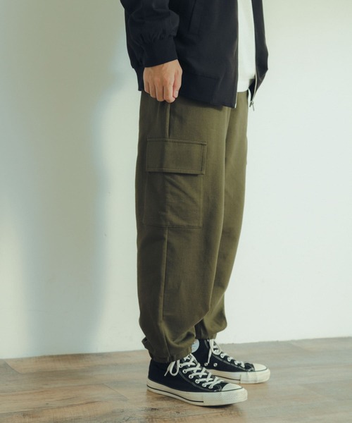 ITEMS URBANRESEARCH（アイテムズ アーバンリサーチ）の「裏毛スウェット カーゴパンツ（スウェットパンツ・メンズ・カーキ/グレー/ブラック・LARGE/MEDIUM）」の16枚目の写真