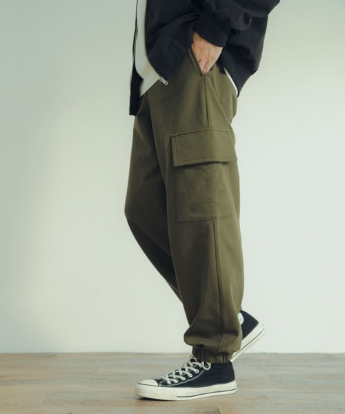 ITEMS URBANRESEARCH（アイテムズ アーバンリサーチ）の「裏毛スウェット カーゴパンツ（スウェットパンツ・メンズ・カーキ/グレー/ブラック・LARGE/MEDIUM）」の17枚目の写真