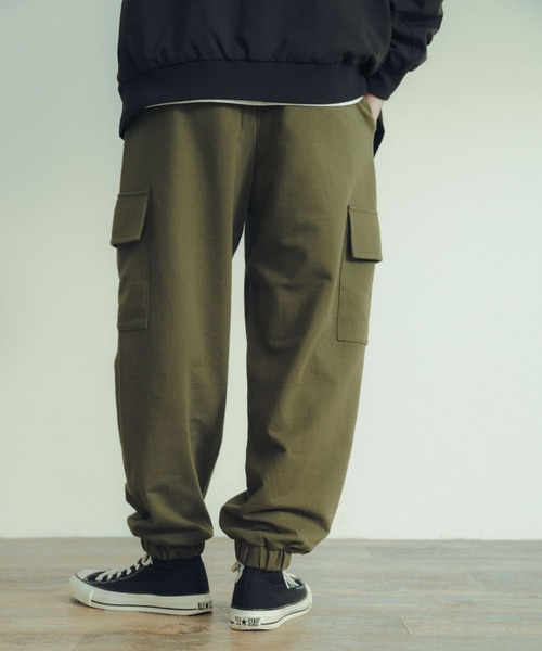 ITEMS URBANRESEARCH（アイテムズ アーバンリサーチ）の「裏毛スウェット カーゴパンツ（スウェットパンツ・メンズ・カーキ/グレー/ブラック・LARGE/MEDIUM）」の18枚目の写真