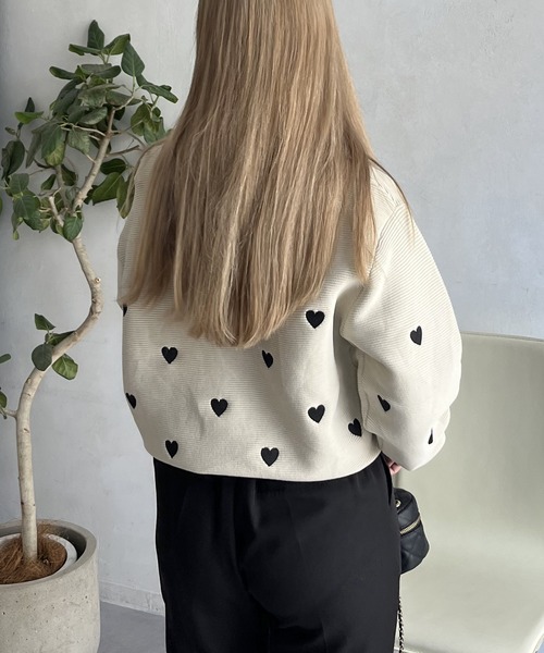 prose verse(プロズヴェール)の「ハート刺繍ニット(ニット/セーター・レディース・ブラック/ベージュ・フリ-)」の8枚目の写真