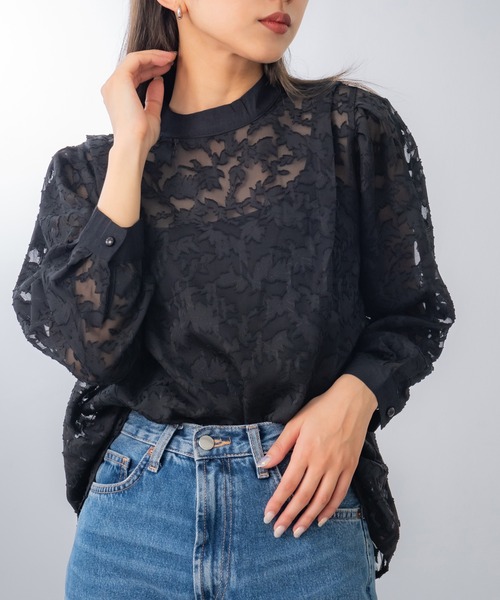 United store(ユナイテッドストア)の「ショルダータックジャガードブラウス(シャツ/ブラウス・レディース・ブラック/アイボリー/ブルー・FREE)」の3枚目の写真