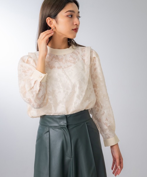 United store(ユナイテッドストア)の「ショルダータックジャガードブラウス(シャツ/ブラウス・レディース・ブラック/アイボリー/ブルー・FREE)」の12枚目の写真