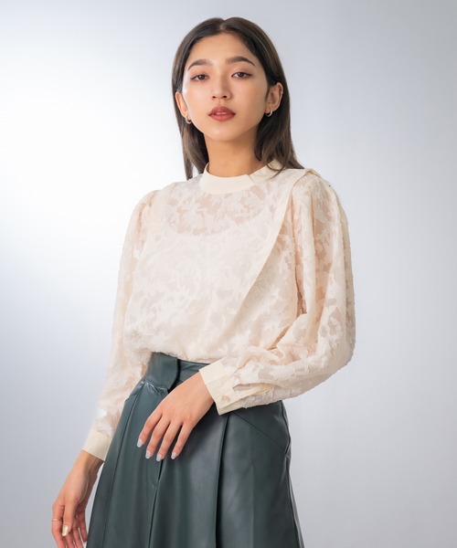 United store(ユナイテッドストア)の「ショルダータックジャガードブラウス(シャツ/ブラウス・レディース・ブラック/アイボリー/ブルー・FREE)」の13枚目の写真
