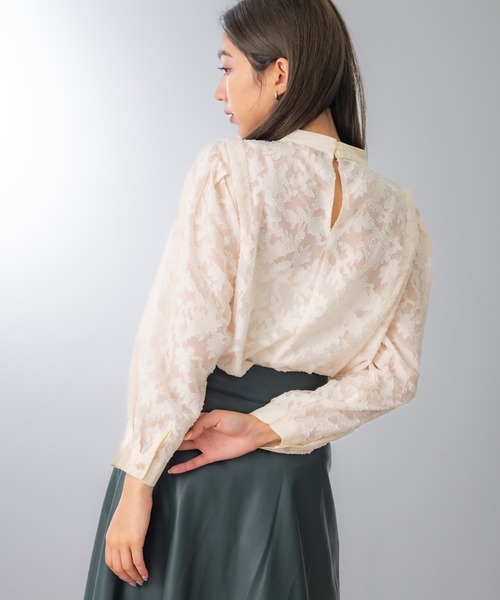United store(ユナイテッドストア)の「ショルダータックジャガードブラウス(シャツ/ブラウス・レディース・ブラック/アイボリー/ブルー・FREE)」の15枚目の写真