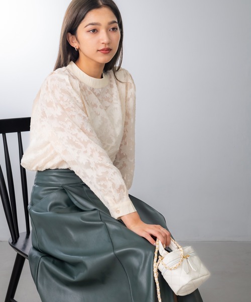 United store(ユナイテッドストア)の「ショルダータックジャガードブラウス(シャツ/ブラウス・レディース・ブラック/アイボリー/ブルー・FREE)」の16枚目の写真