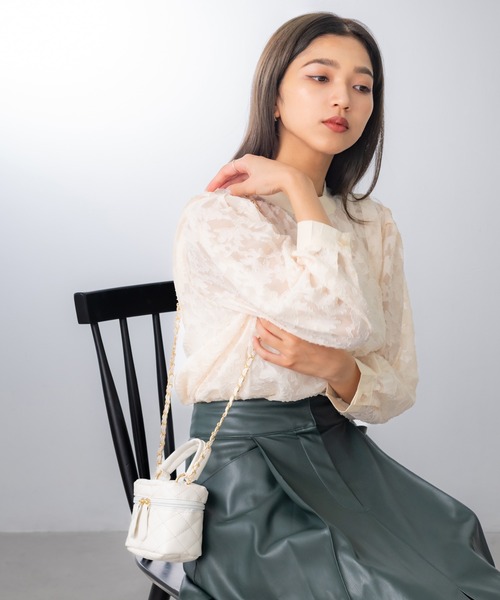 United store(ユナイテッドストア)の「ショルダータックジャガードブラウス(シャツ/ブラウス・レディース・ブラック/アイボリー/ブルー・FREE)」の17枚目の写真