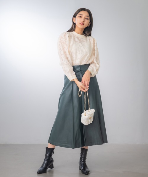 United store(ユナイテッドストア)の「ショルダータックジャガードブラウス(シャツ/ブラウス・レディース・ブラック/アイボリー/ブルー・FREE)」の6枚目の写真