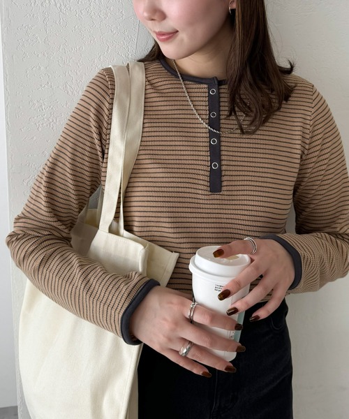 DISCOAT（ディスコート）の「≪新色追加≫【WEB限定】ワッフルボーダー長袖Tシャツ（Tシャツ/カットソー・レディース・アイボリー/ブラック/ブラック系その他/ホワイト系その他/ホワイト/ベージュ/ネイビー/オレンジ/チャコールグレー/ピンク系その他/グレー系その他/ベージュ系その他/グレー/ライトベージュ/ブラウン/ホワイト系その他2/ブラック系その他2/ブラック系その他3/グレー系その他2/グリーン系その他/ブルー系その他/キャメル/サーモンピンク/グレイッシュベージュ/カーキ/ダークブラウン/オレンジ系その他2/インディゴブルー/サンドベージュ・MEDIUM）」の17枚目の写真