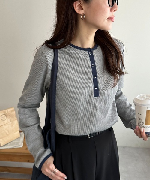 DISCOAT（ディスコート）の「≪新色追加≫【WEB限定】ワッフルボーダー長袖Tシャツ（Tシャツ/カットソー・レディース・アイボリー/ブラック/ブラック系その他/ホワイト系その他/ホワイト/ベージュ/ネイビー/オレンジ/チャコールグレー/ピンク系その他/グレー系その他/ベージュ系その他/グレー/ライトベージュ/ブラウン/ホワイト系その他2/ブラック系その他2/ブラック系その他3/グレー系その他2/グリーン系その他/ブルー系その他/キャメル/サーモンピンク/グレイッシュベージュ/カーキ/ダークブラウン/オレンジ系その他2/インディゴブルー/サンドベージュ・MEDIUM）」の12枚目の写真