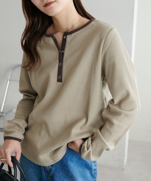 DISCOAT（ディスコート）の「≪新色追加≫【WEB限定】ワッフルボーダー長袖Tシャツ（Tシャツ/カットソー・レディース・アイボリー/ブラック/ブラック系その他/ホワイト系その他/ホワイト/ベージュ/ネイビー/オレンジ/チャコールグレー/ピンク系その他/グレー系その他/ベージュ系その他/グレー/ライトベージュ/ブラウン/ホワイト系その他2/ブラック系その他2/ブラック系その他3/グレー系その他2/グリーン系その他/ブルー系その他/キャメル/サーモンピンク/グレイッシュベージュ/カーキ/ダークブラウン/オレンジ系その他2/インディゴブルー/サンドベージュ・MEDIUM）」の16枚目の写真