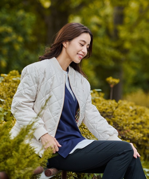 Arnold Palmer(アーノルドパーマー)の「キルティング ギャザーヘム ミリタリージャケット(ミリタリージャケット・レディース・アイボリー/ブラック/カーキ・M/S/L)」の10枚目の写真