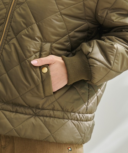 Arnold Palmer(アーノルドパーマー)の「キルティング ギャザーヘム ミリタリージャケット(ミリタリージャケット・レディース・アイボリー/ブラック/カーキ・M/S/L)」の5枚目の写真