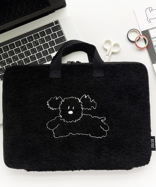 PCやipad入れに仕切りがあり便利良き仕事の相棒に CHANEL ポーチ PCやipad入れに 仕切りがあり便利 良き仕事の相棒にCHANELポーチ