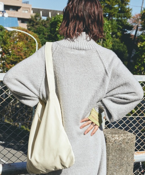 Auntie Rosa Holiday（アンティローザホリデー）の「ローゲージタートルニットワンピース（ワンピース・レディース・ブラック/グレー・FREE）」の11枚目の写真