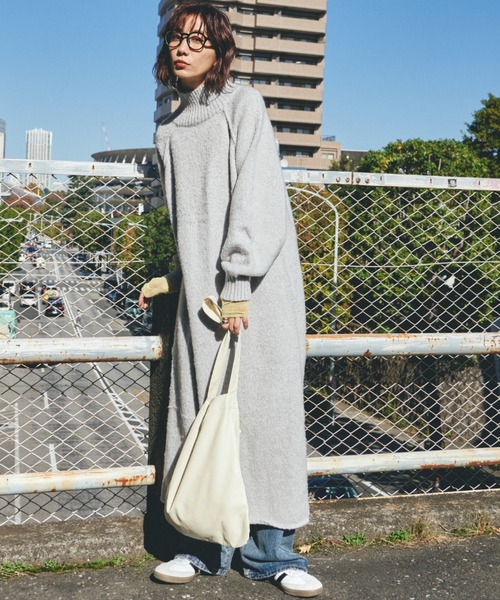 Auntie Rosa Holiday（アンティローザホリデー）の「ローゲージタートルニットワンピース（ワンピース・レディース・ブラック/グレー・FREE）」の5枚目の写真