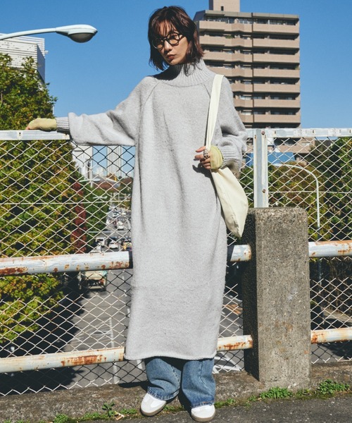 Auntie Rosa Holiday（アンティローザホリデー）の「ローゲージタートルニットワンピース（ワンピース・レディース・ブラック/グレー・FREE）」の6枚目の写真