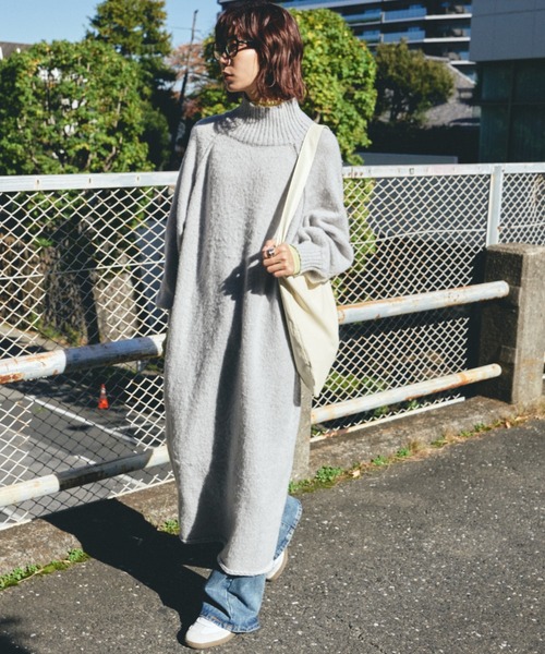 Auntie Rosa Holiday（アンティローザホリデー）の「ローゲージタートルニットワンピース（ワンピース・レディース・ブラック/グレー・FREE）」の4枚目の写真