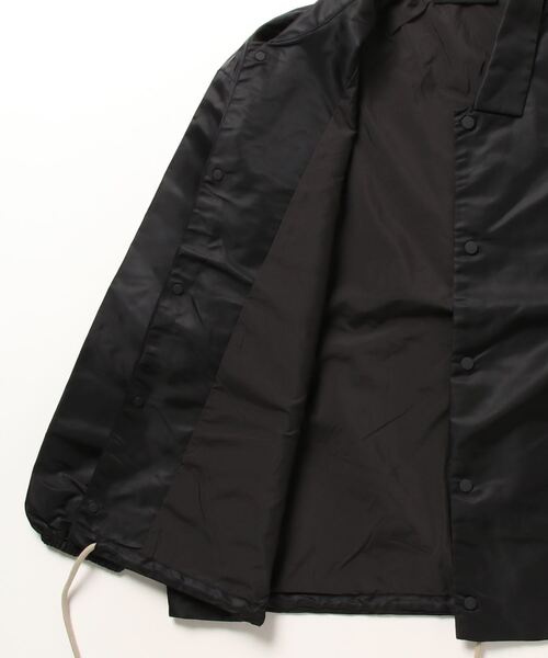 FOG ESSENTIALS（エフオージーエッセンシャルズ）の「ESSENTIALS FEAR OF GOD / エッセンシャルズ フィア オブ ゴッド：Coaches Jacket：202SP232010F[WAX]（ナイロンジャケット・メンズ・ブラック・S/M）」の3枚目の写真