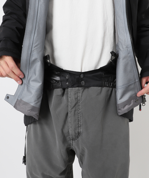 Tilak（ティラック）の「【TILAK / ティラック】別注 Raptor Jacket GORE-TEX (R) PRO（マウンテンパーカー・メンズ・ブラック・SMALL/MEDIUM/LARGE/X-LARGE）」の19枚目の写真