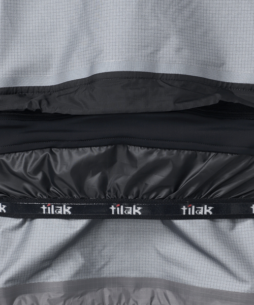 Tilak（ティラック）の「【TILAK / ティラック】別注 Raptor Jacket GORE-TEX (R) PRO（マウンテンパーカー・メンズ・ブラック・SMALL/MEDIUM/LARGE/X-LARGE）」の12枚目の写真