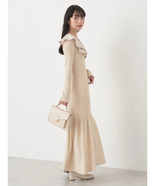 earth music&ecology（アースミュージックアンドエコロジー）の「パイピングフレアカラーニットワンピース（ワンピース・レディース・アイボリー/ブラック/グレイッシュブルー・FREE）」の6枚目の写真