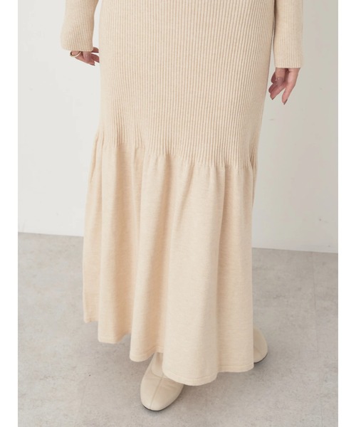 earth music&ecology（アースミュージックアンドエコロジー）の「パイピングフレアカラーニットワンピース（ワンピース・レディース・アイボリー/ブラック/グレイッシュブルー・FREE）」の11枚目の写真