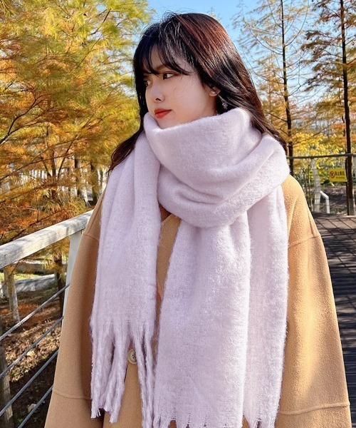 Miniministore(ミニミニストア)の「ボリューム ワイドマフラーフリンジ 無地(マフラー・レディース・ブラック/グレイッシュベージュ/ライトブルー/エメラルドブルー/グリーン/コーラルピンク/ベージュ/ブルー/ホワイト/ベージュ系1/イエロー/パープル/クリーム/ライトカーキ/ベビーピンク・フリー)」の12枚目の写真