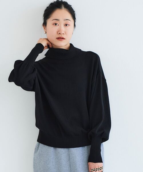 le.coeur blanc(ルクールブラン)の「バックパールエリニットプルオーバー(ニット/セーター・レディース・オフホワイト/グレー/ブラック・38)」の2枚目の写真