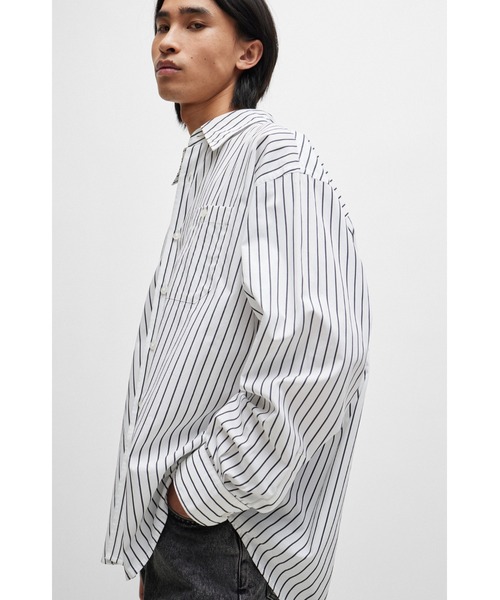HUGO（ヒューゴ）の「オーバーサイズフィット ストライプ コットンポプリン シャツ（シャツ/ブラウス・メンズ・ホワイト・XL/S/M/L/XXL）」の5枚目の写真