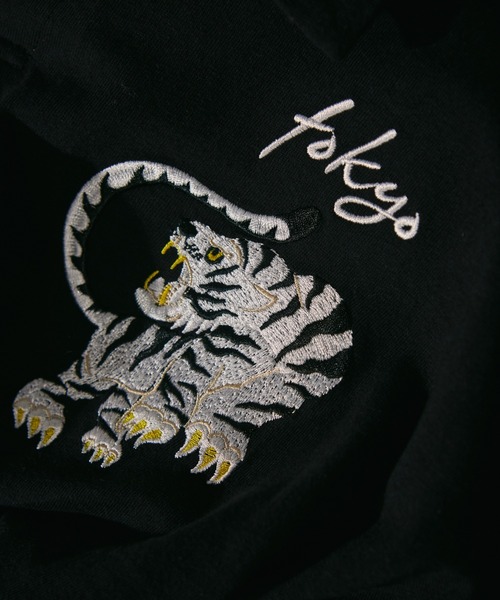 PAIRMANON STREET（ペアマノンストリート）の「【PAIRMANON STREET】ビッグシルエット スキッパー スカジャン風 刺繍 半袖 Tシャツ（ポロシャツ・キッズ・イエロー系その他/ブラック系その他/グリーン系その他/レッド系その他・100/90/130/120/110/150/140）」の7枚目の写真