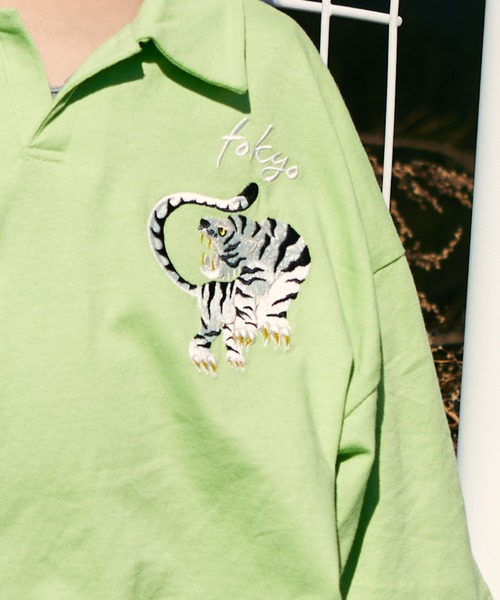 PAIRMANON STREET（ペアマノンストリート）の「【PAIRMANON STREET】ビッグシルエット スキッパー スカジャン風 刺繍 半袖 Tシャツ（ポロシャツ・キッズ・イエロー系その他/ブラック系その他/グリーン系その他/レッド系その他・100/90/130/120/110/150/140）」の9枚目の写真