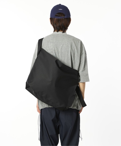 meltum メッセンジャーバッグ / ネイビー meltum CANVAS MESSENGER BAG キャンバスメッセンジャーバッグ