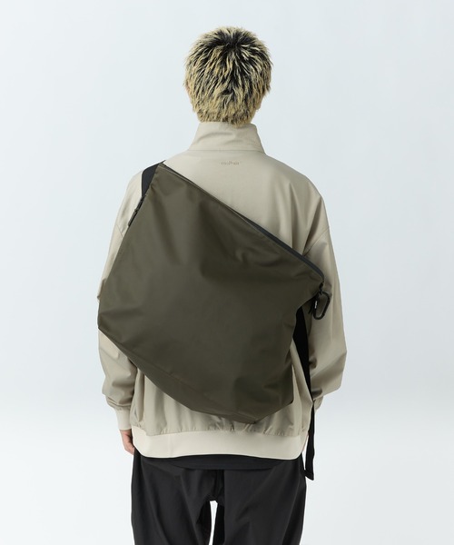 新品・未使用】meltum メルタム ナイロン メッセンジャーバッグ ベージュ meltum - 【残りわずか】Nylon Messenger Bag | ACRMTSM ONLINE