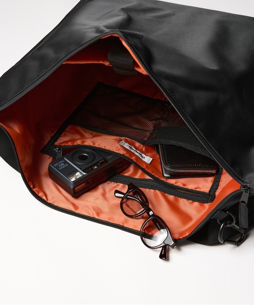 NYLON MESSENGER BAG / ナイロンメッセンジャーバッグ
